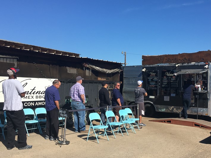 A line of patrons in front of the food truck
