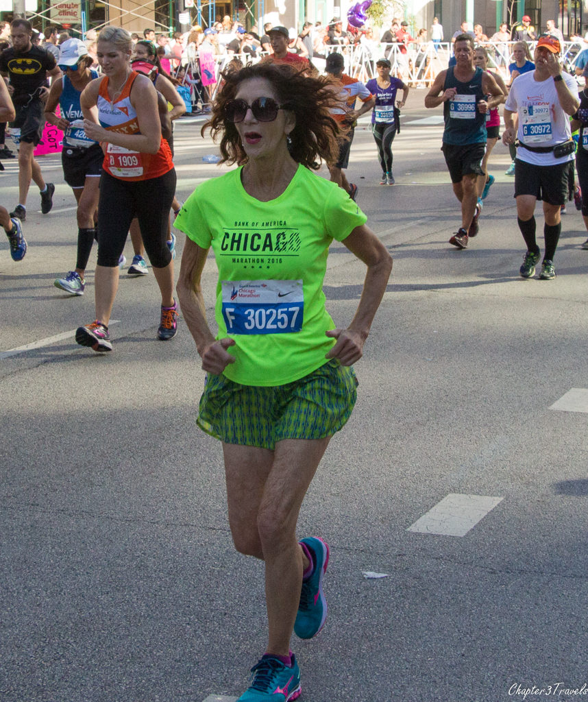 A runner wearing makeup and earrings at the 2017 Chicago Marathon