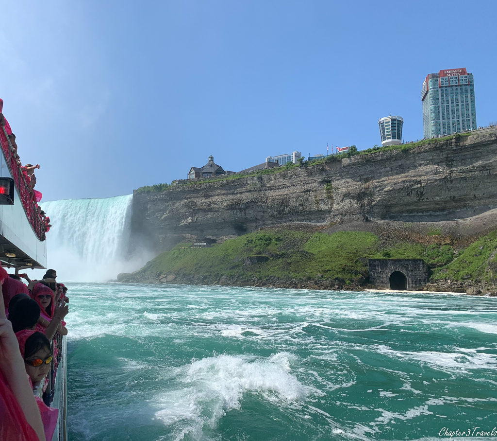 Hornblower cruise retreating from the falls